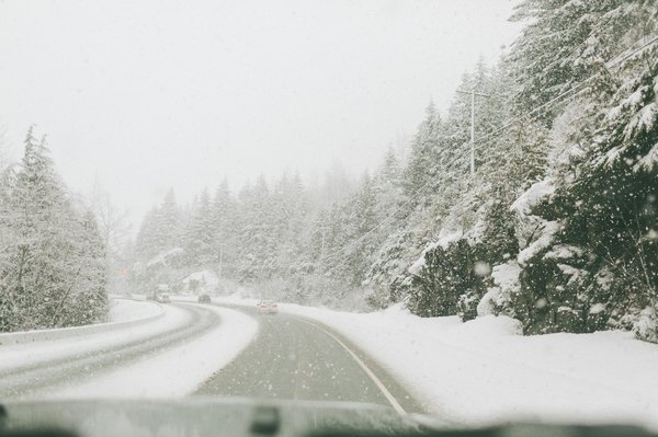Comment bien conduire en hiver : astuces pour votre sécurité